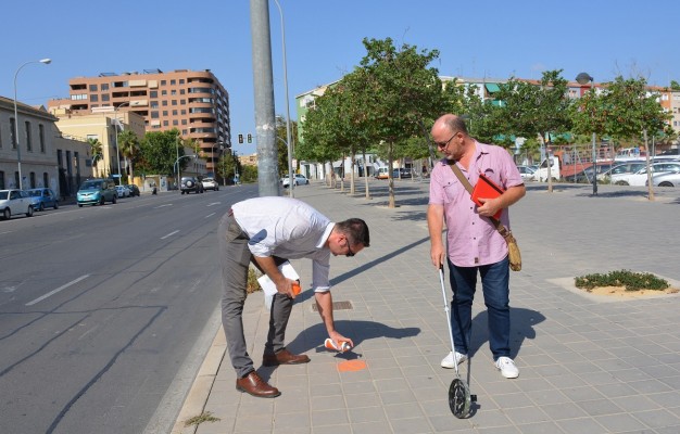 El Ayuntamiento inicia los trabajos para implantar veinte nuevas paradas de autobús antiacoso 