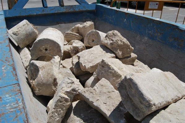 Recuperan columnas del siglo XVII transportadas como 
