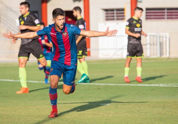 El Atlético Levante defiende el liderato en su visita a Cornellà