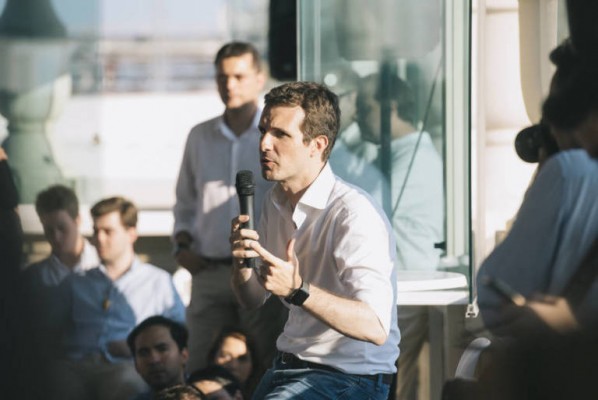 Casado anuncia la convención nacional del PP, coordinada por Feijóo, para el 1 y 2 de diciembre