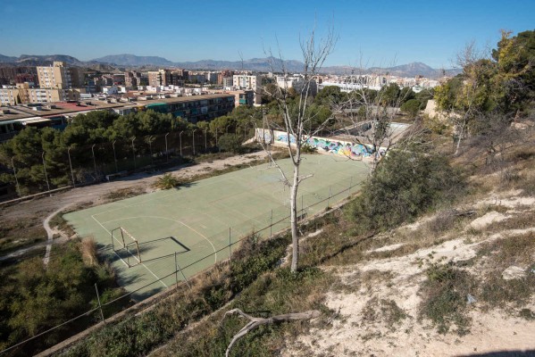Així està el Tossal d'Alacant (fotos RAFA MOLINA)