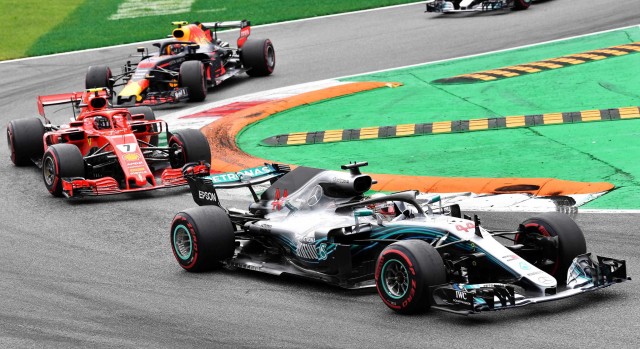 Golpe psicológico de Hamilton al Mundial con su exhibición en casa de Ferrari



