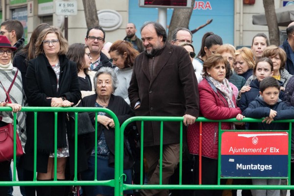 La carrera de Cantó para anunciar la llegada de la Virgen a Elche (fotos PEPE OLIVARES)