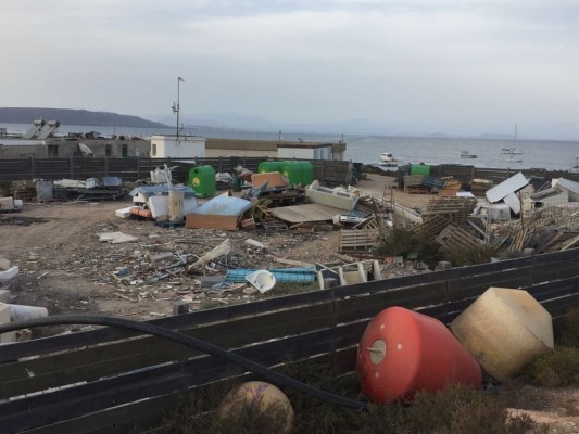 El PSOE denuncia la suciedad y la acumulación de basura en Tabarca