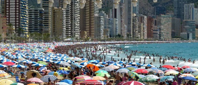 Benidorm mejora la ocupación en la segunda quincena de agosto gracias a españoles y portugueses