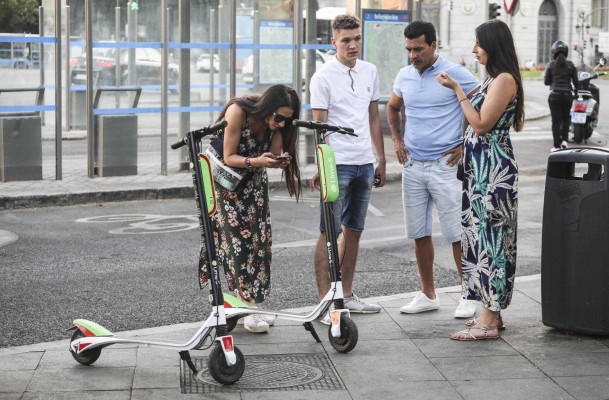  València sancionará a Lime si no retira los patinetes eléctricos por carecer de licencia