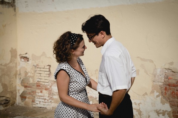 Pau Alabajos reconstrueix la història d'amor d'Estelles i Isabel Lorente amb un nou videoclip