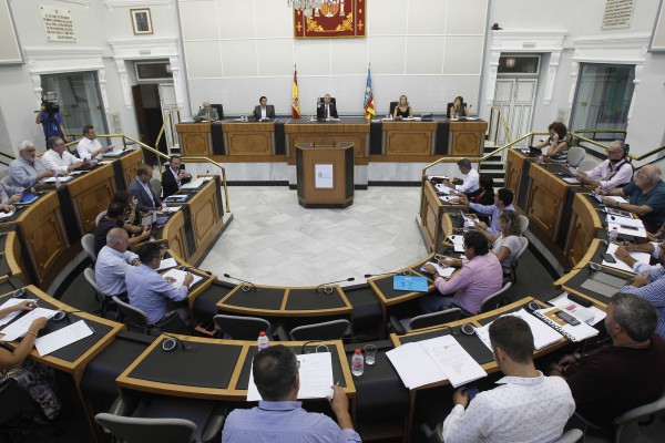 El PP y Sepulcre impiden la reprobación del vicepresidente Morant por su mensaje contra la inmigración