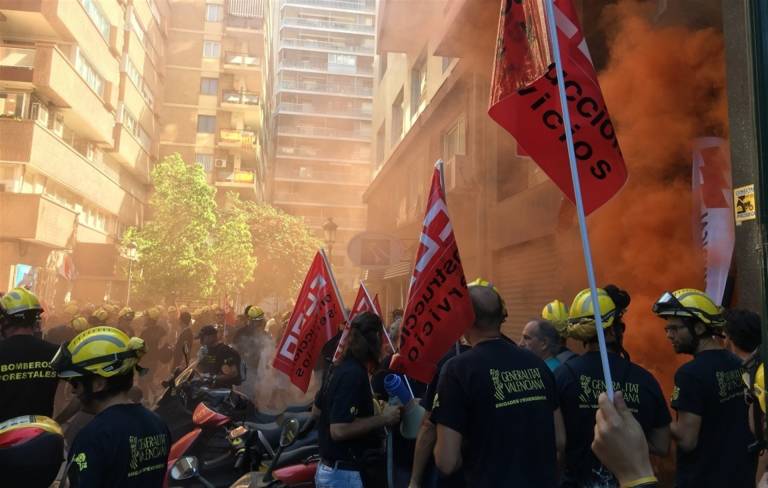  Bomberos forestales en su movilización ante Tragsa - 