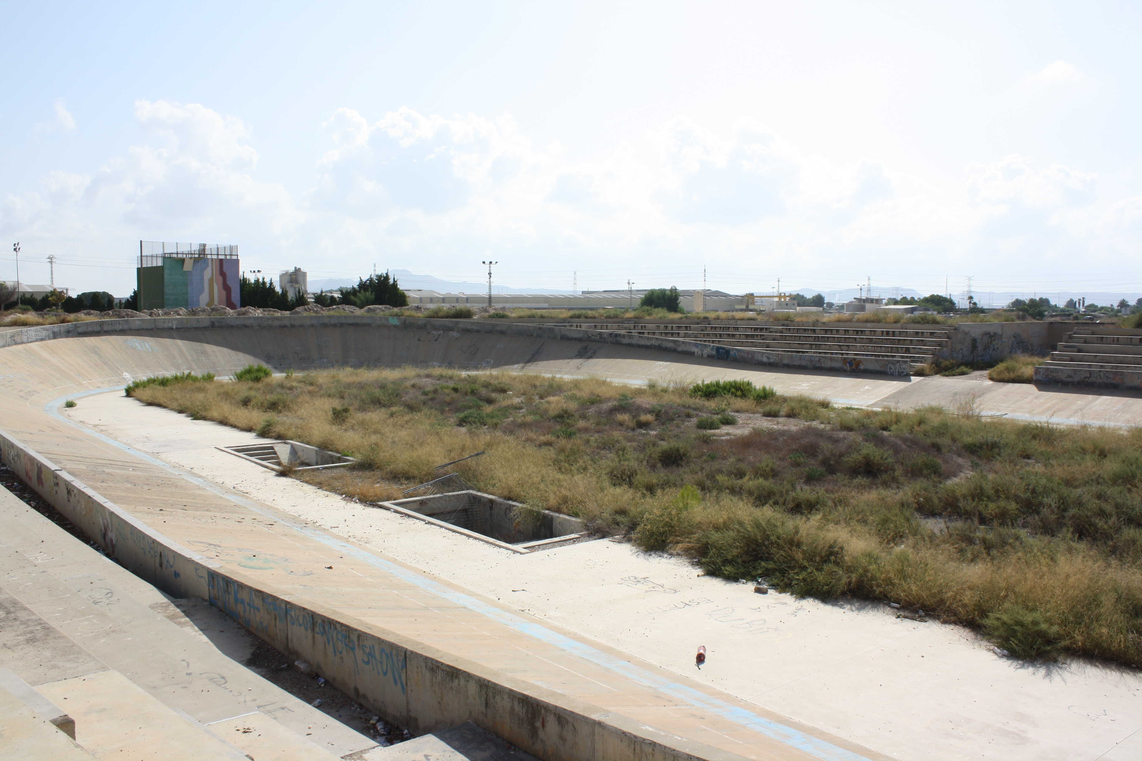 Novelda licita las obras para finalizar las obras del velódromo, que lleva 25 años inacabado