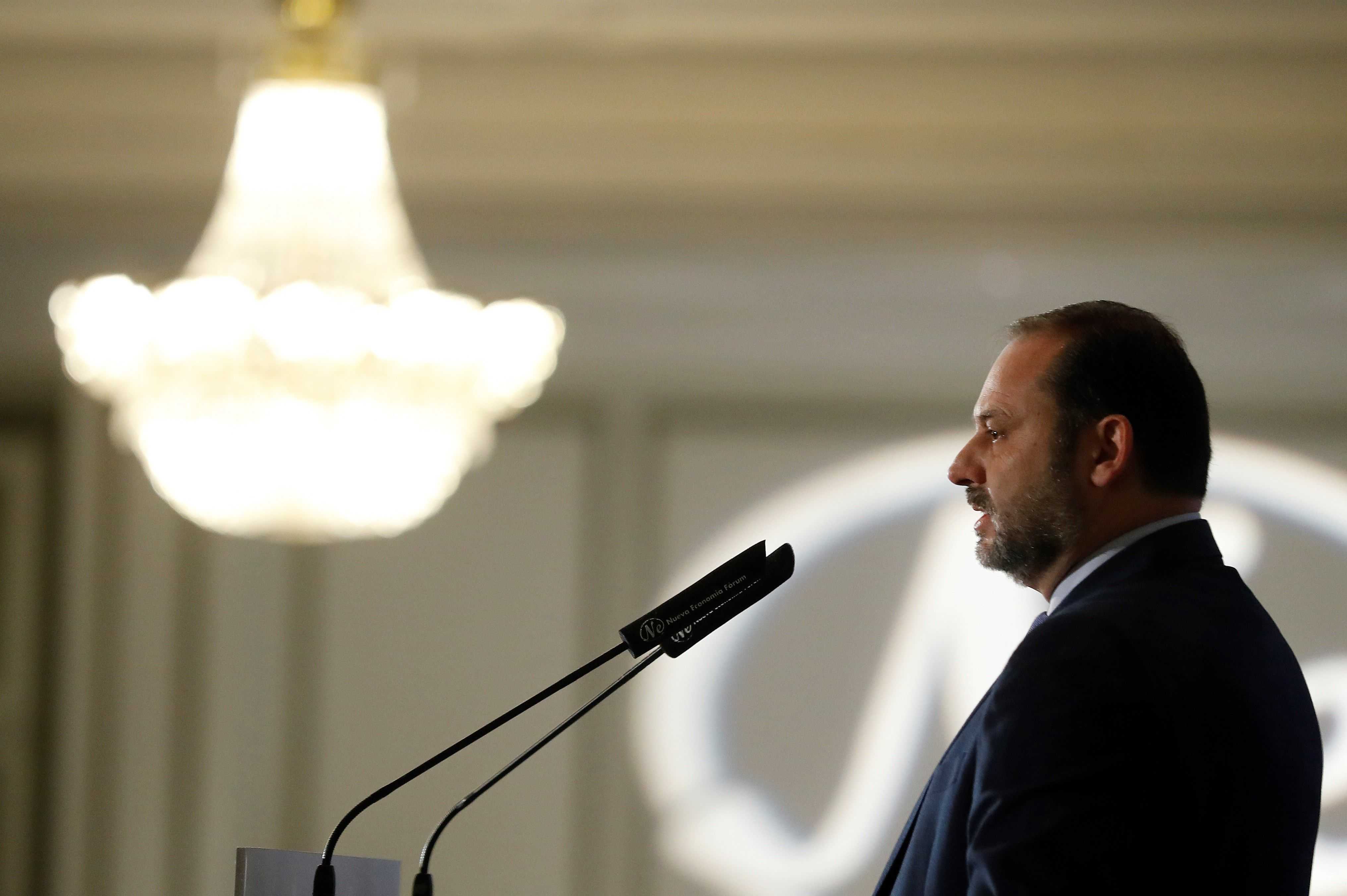 El ministro de Fomento y secretario de Organización del PSOE, José Luis Ábalos. Foto: EFE/Juan Carlos Hidalgo - 