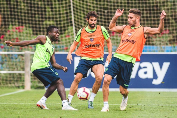 La baja de Coke abre la puerta del equipo inicial a Pedro López