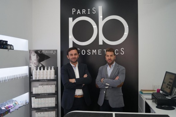 La francesa PB Cosmetics abre su primera tienda física de la mano de dos valencianos