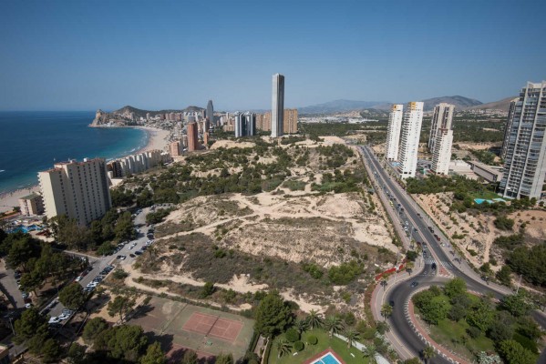 Benidorm da vía libre a la urbanización del megaproyecto residencial en Poniente