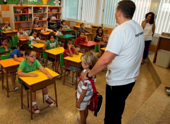 Más del 90% de los padres considera clave las campañas sobre hábitos posturales en los colegios