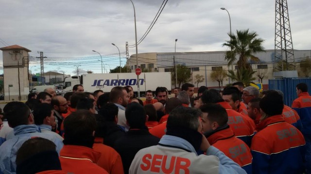 Parón de repartidores en Seur Valencia al querer pagarles la compañía la mitad