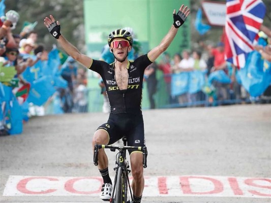 Simon Yates vence a lo grande en Les Praeres y recupera el maillot rojo