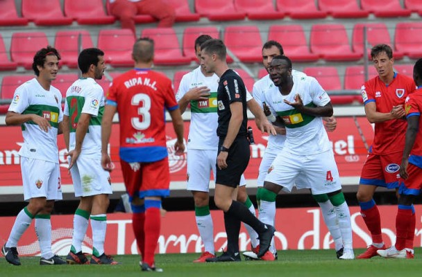 Un riguroso penalti castiga al Elche