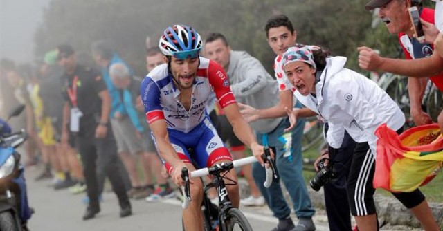 Pinot gana en los Lagos de Covadonga mientras Yates sigue firme de rojo