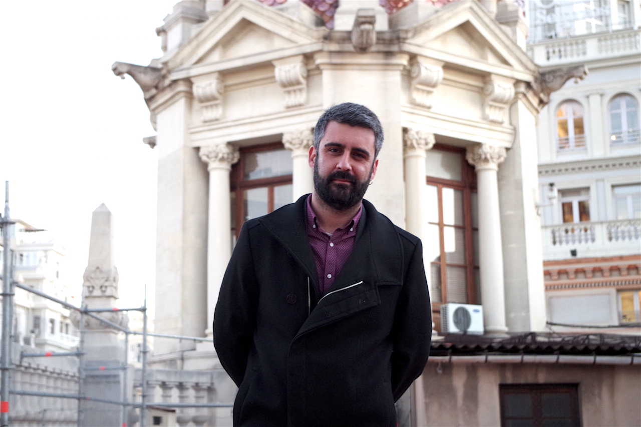 El tufillo a mangarrufa está impregnado en las paredes de la concejalía