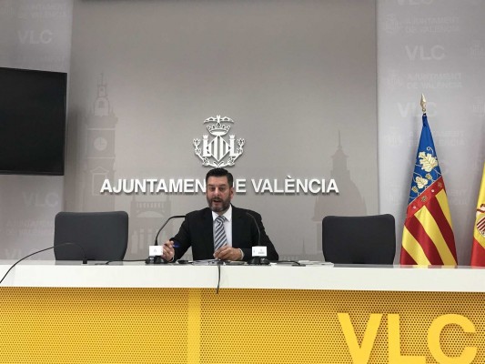 Galiana defiende que los contratos por los que se le investiga los firmaron los secretarios municipales