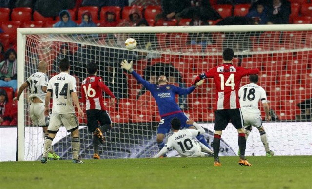 El Valencia cae por la mínima ante el Athletic y la eliminatoria se decidirá en Mestalla