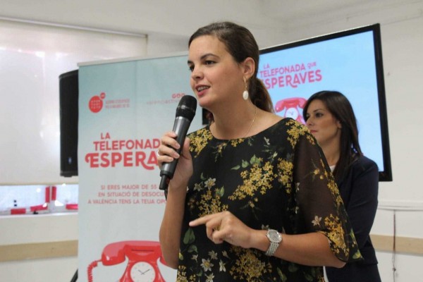 Una cabina en Colón sonará cada 10 minutos para informar del plan de empleo para mayores de 55