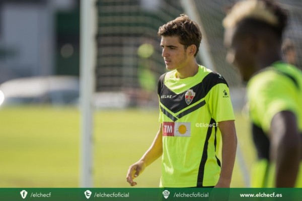 El Elche prepara la Copa con el nigeriano Francis y sin Xavi Torres