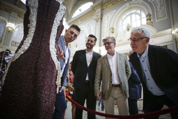 Ribó anima a disfrutar de la experiencia de los mercados municipales