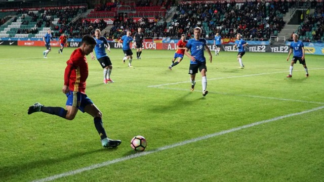 Carlos Soler vuelve a ser titular en la derrota de 'La Rojita'