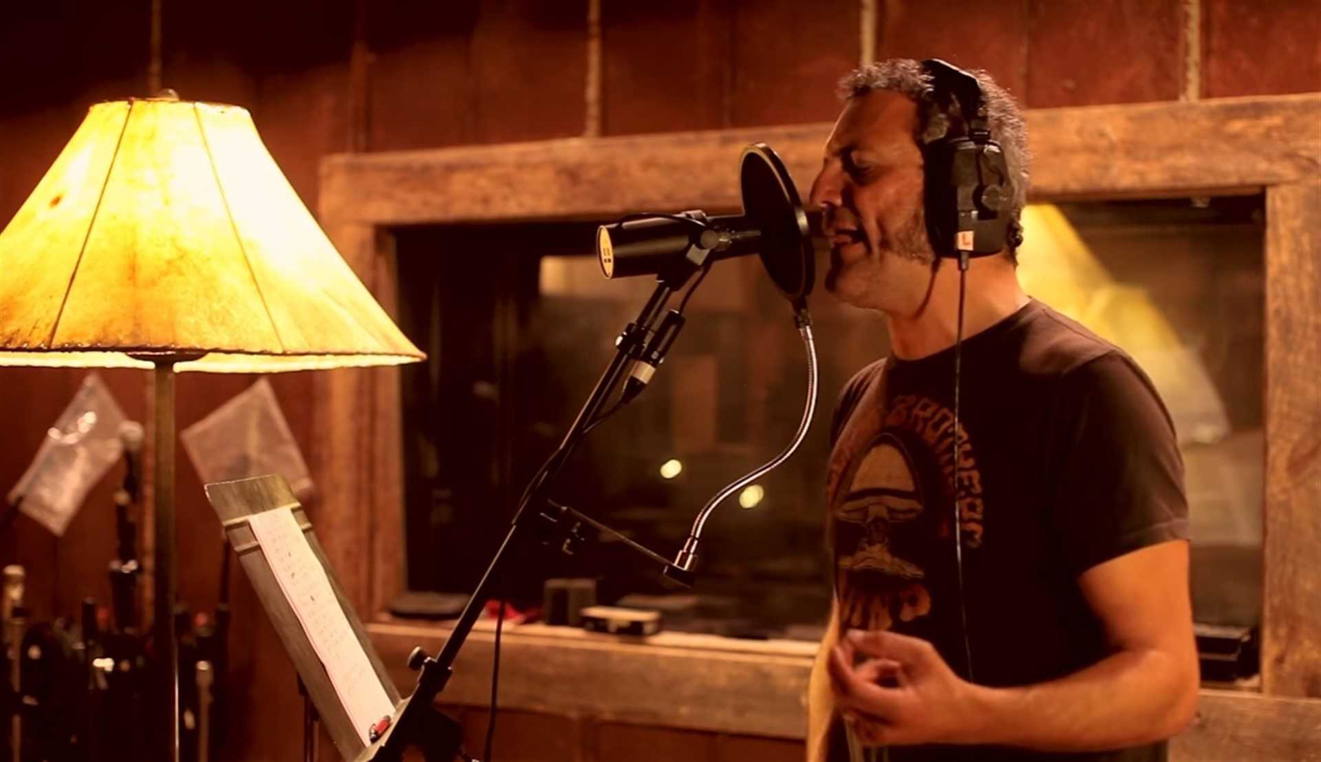 Carlos Tarque lleva a València su primera gira en solitario después de M Clan 