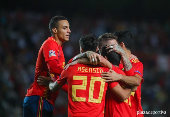 Rodrigo marca en una goleada de escándalo de España