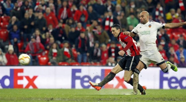Abdennour cuaja su mejor partido con la camiseta del Valencia CF en San Mamés