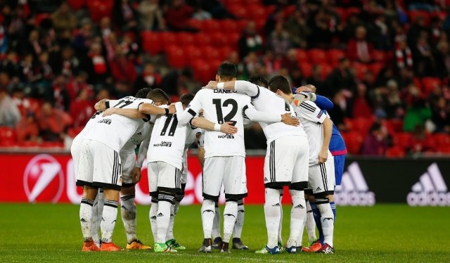 El Valencia consigue premio en Bilbao al dejar la eliminatoria abierta