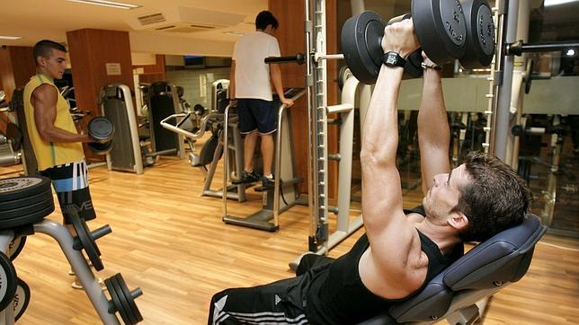 Los empresarios de gimnasios reclaman libertad para abrir 24 horas con personal