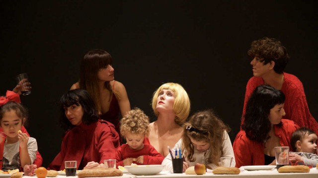 La última cena entre mujeres: Verónica Ruth Frías dota de feminidad a las escenas de la Biblia