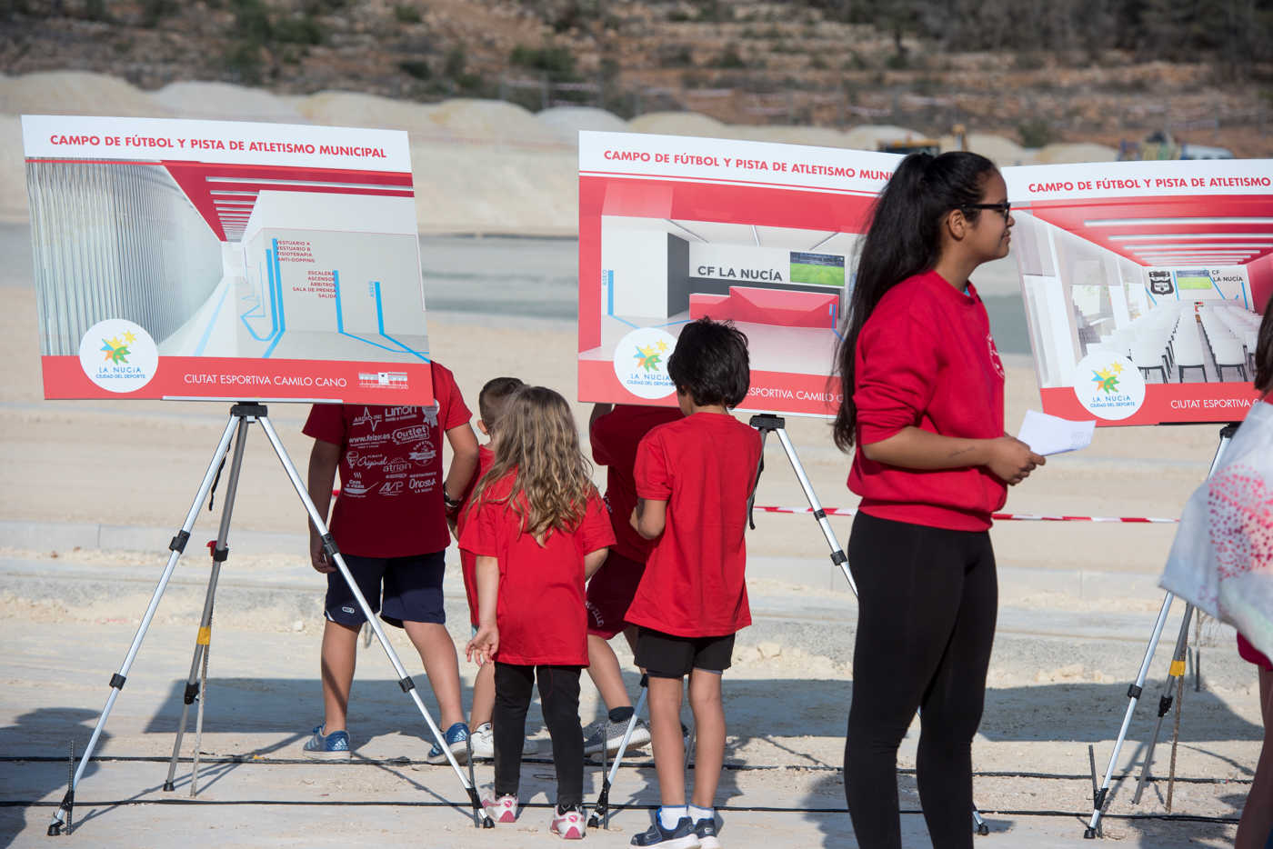Inicio de las obras del estadio de atletismo de La Nucía (fotos: RAFA MOLINA)