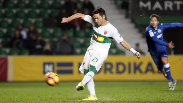 El Elche rescinde el contrato de Edu Albacar