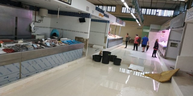 Las lluvias dejan el Mercado de Castilla inundado a unas horas del Bonica Fest