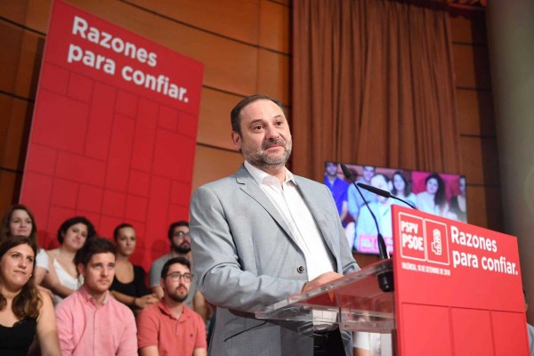 Ábalos exige a Albert Rivera que se disculpe e invita a Pablo Casado a dimitir