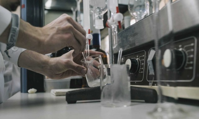 Los investigadores temen volver a perder ayudas para equipamiento por la lentitud de Educación