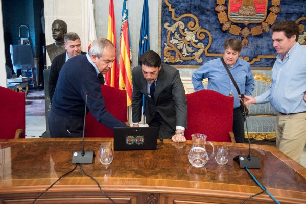 Pleno municipal de Alicante (fotos RAFA MOLINA)