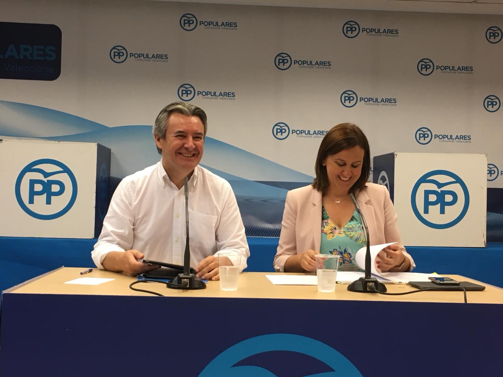 La diputada del PPCV, María José Catalá, junto al presidente de la gestora provincial, Rubén Moreno. Foto: VP - 