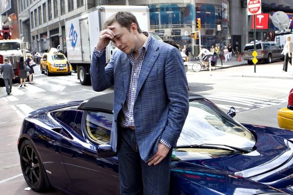 Tesla, bajo presión: la Fiscalía entra en juego y el valor sigue con su desplome