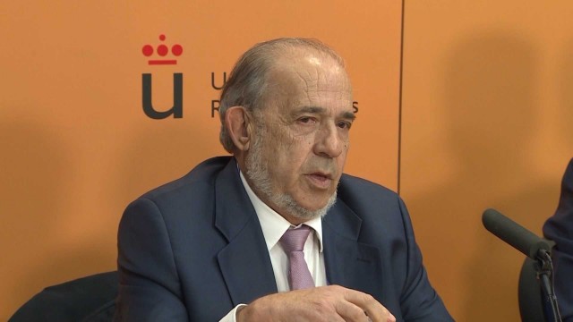El exdirector del máster de Cifuentes realizó desvíos de dinero a su familia de la cuenta del IDP