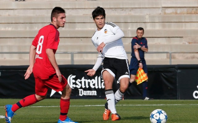 El Valencia CF renueva al juvenil Carlos Soler