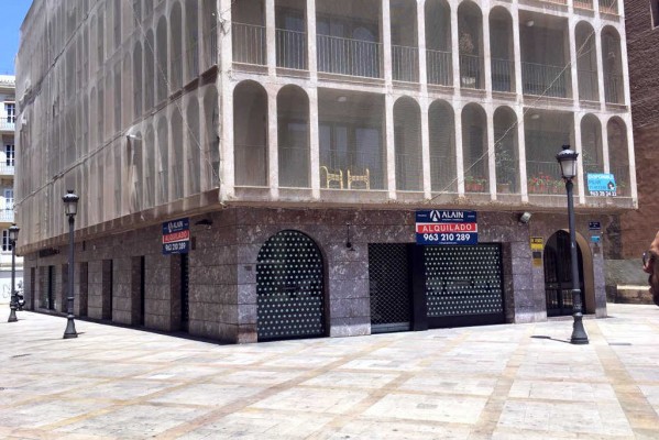 El restaurante Lateral releva a Mar de Avellanas en la Plaza del Patriarca