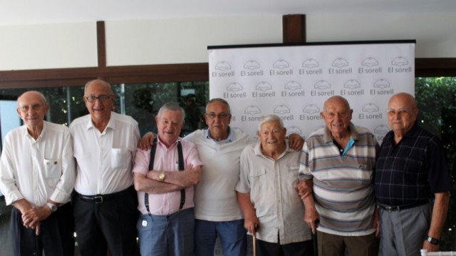 Hernández se reúne con los socios más antiguos y les invita al palco ante el Teruel