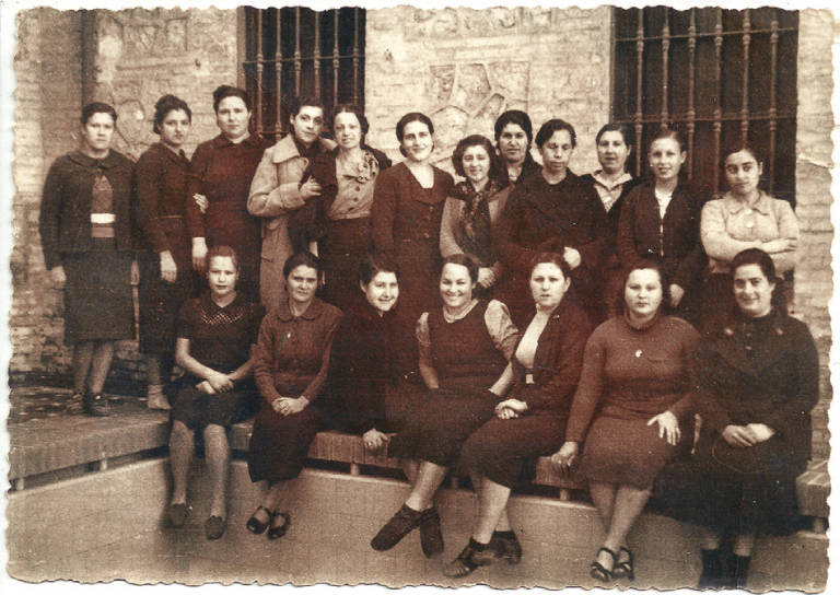 Dones en la Presó Provincial de Dones de València, entre finals de 1939 i juliol de 1941 (Arxiu personal Esther G.)  - 