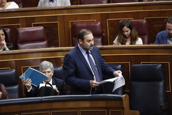 El Congreso reclama a Fomento que presente una ley para financiar el transporte público urbano